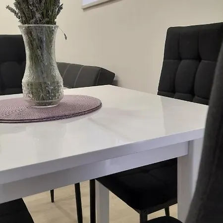 Апартаменты Ellamar Center 2